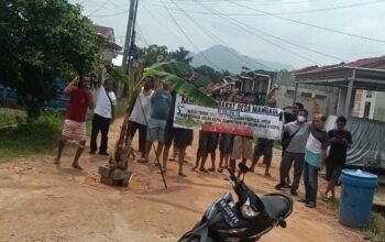 Sudah Tiga Tahun Menunggu, Warga Desa Mangkol Kecewa Pengaspalan Jalan Tak Kunjung Terealisasi